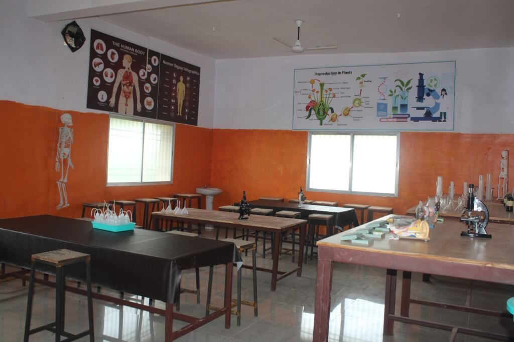 Biology laboratory practical learning setup